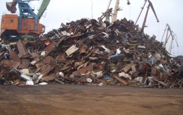 Погрузка металлолома в Николаевском речном порту